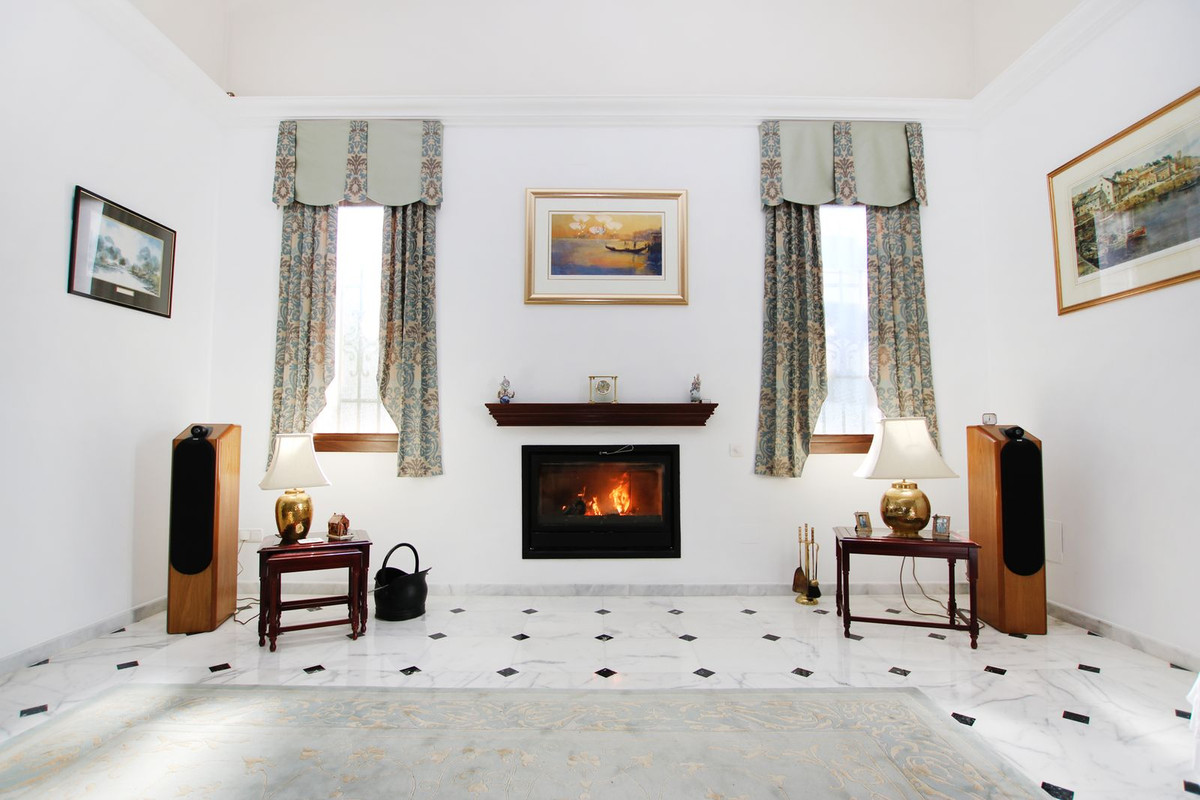 5 Bed Townhouse for sale in Ronda Costa Del Sol, Málaga, Spain