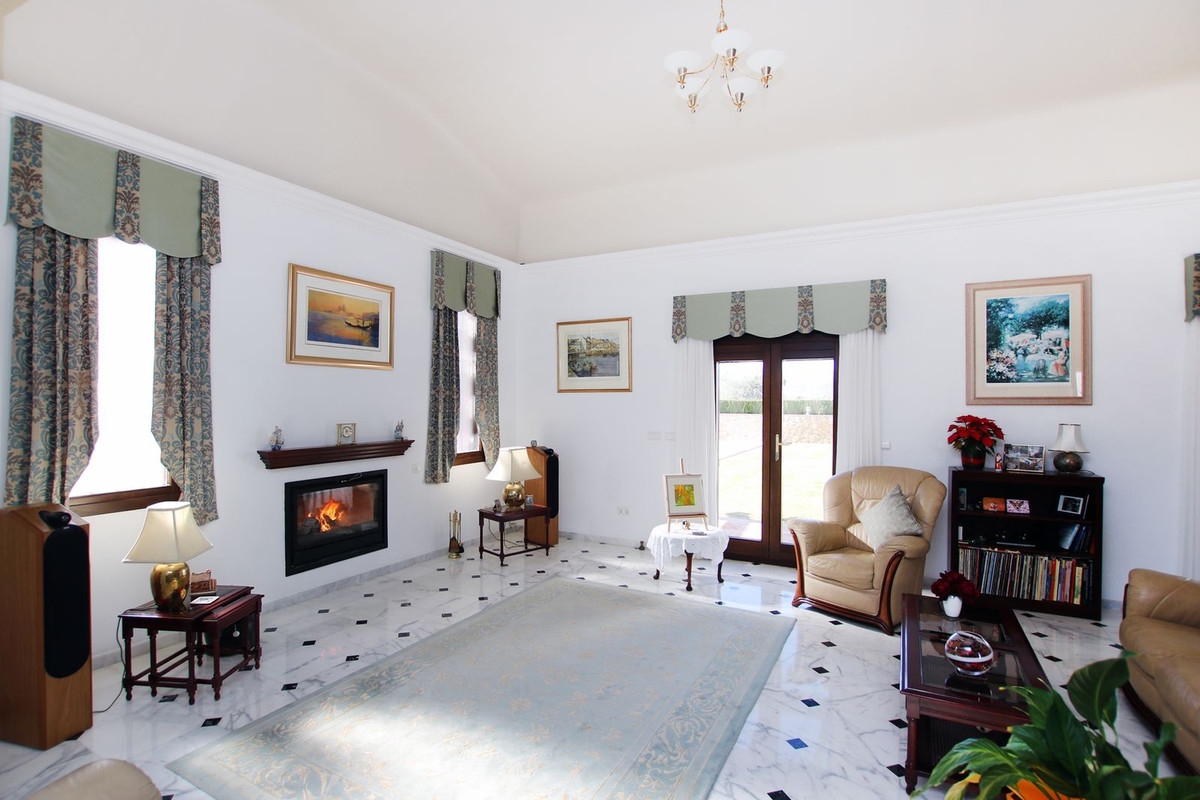 5 Bed Townhouse for sale in Ronda Costa Del Sol, Málaga, Spain
