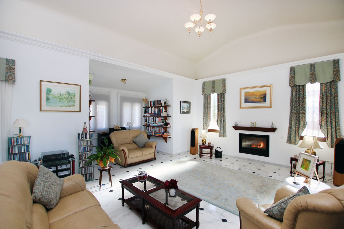 5 Bed Townhouse for sale in Ronda Costa Del Sol, Málaga, Spain