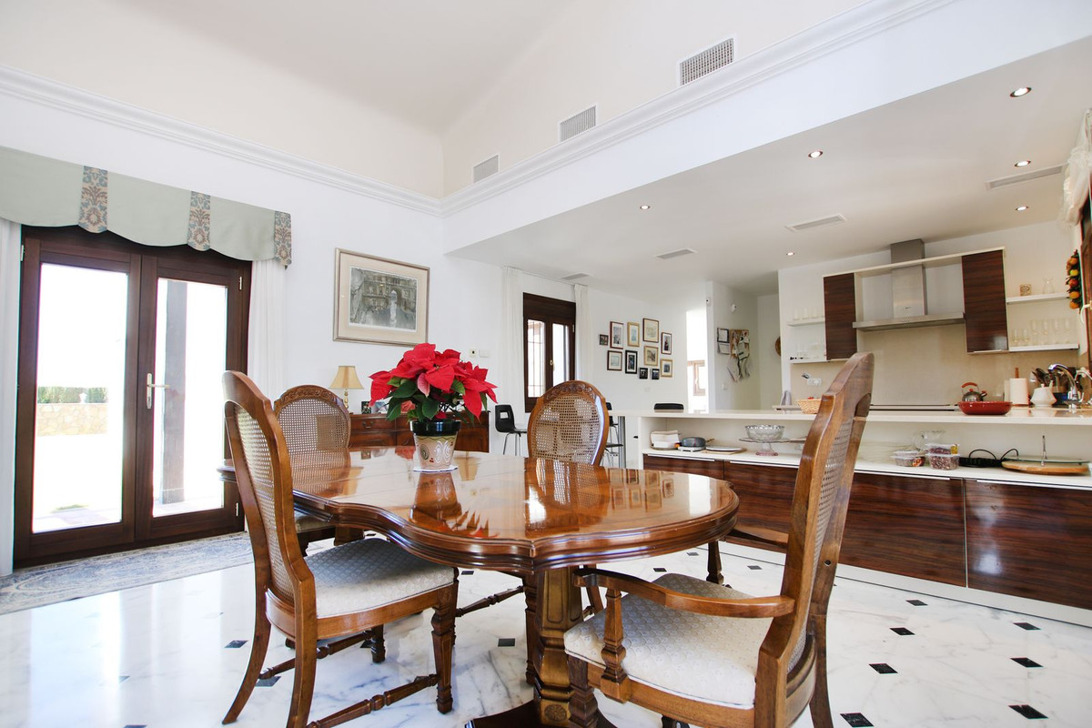 5 Bed Townhouse for sale in Ronda Costa Del Sol, Málaga, Spain