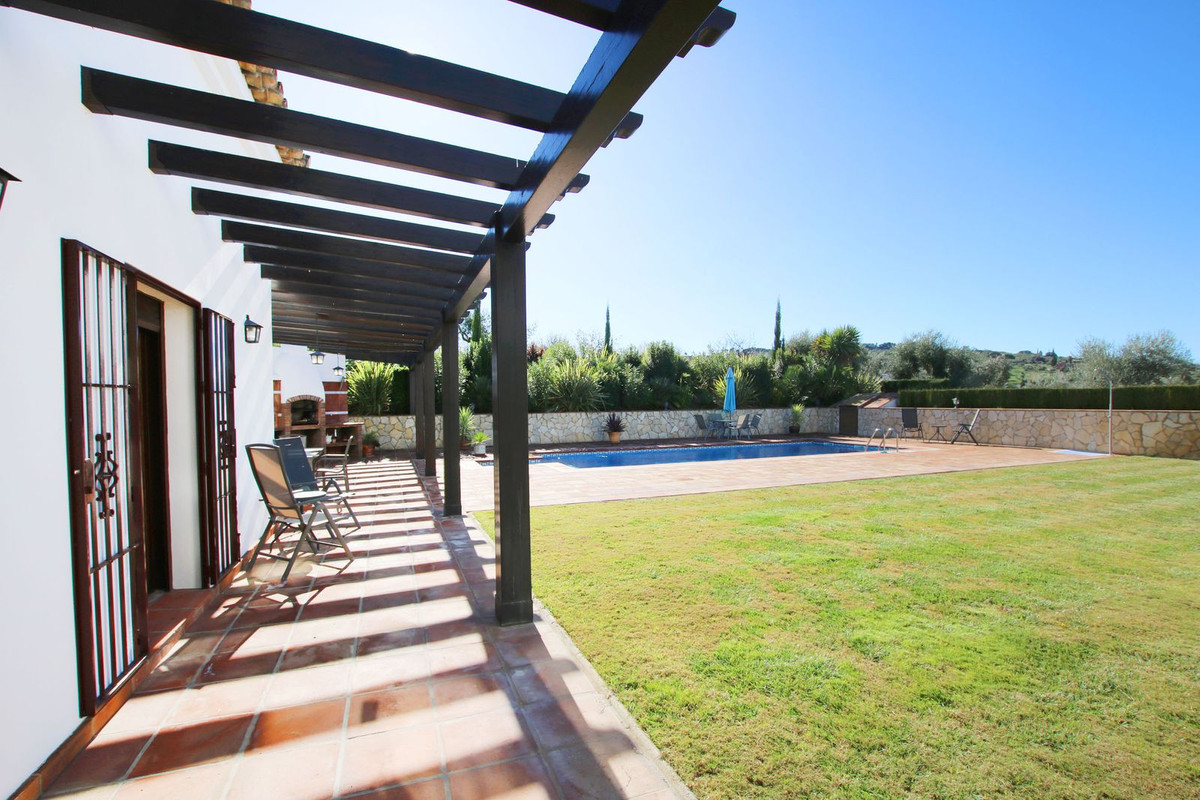 5 Bed Townhouse for sale in Ronda Costa Del Sol, Málaga, Spain