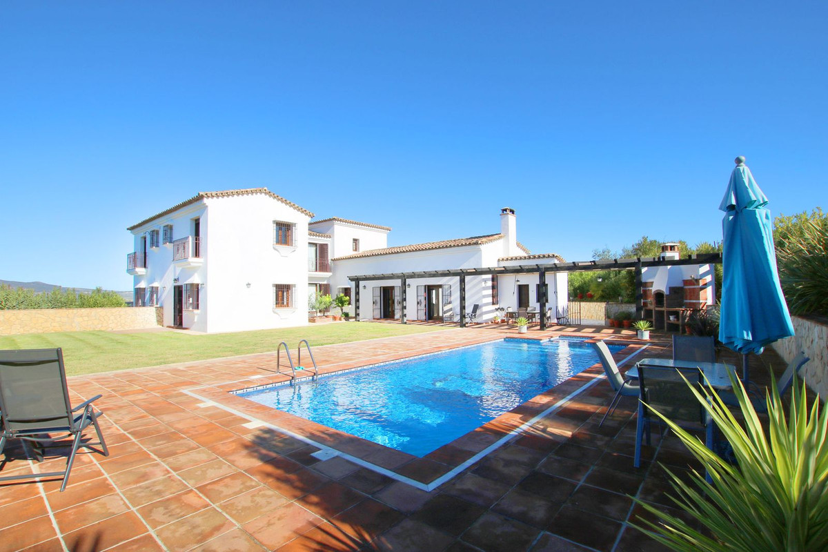 5 Bed Townhouse for sale in Ronda Costa Del Sol, Málaga, Spain