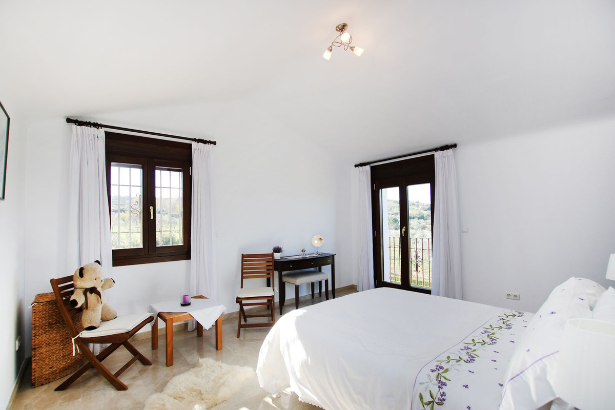 5 Bed Townhouse for sale in Ronda Costa Del Sol, Málaga, Spain