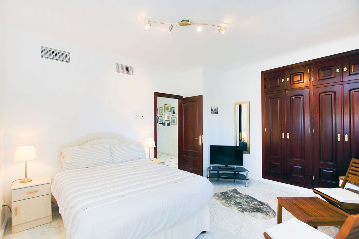 5 Bed Townhouse for sale in Ronda Costa Del Sol, Málaga, Spain