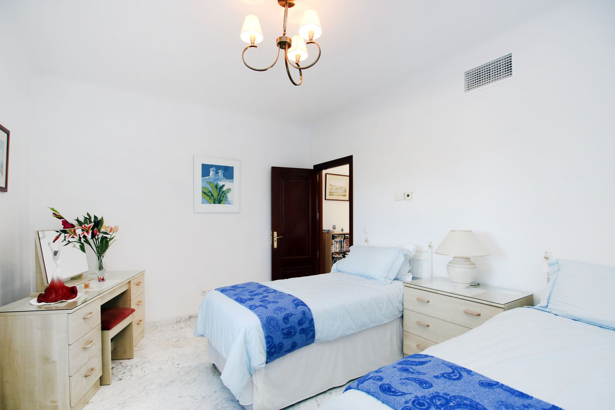 5 Bed Townhouse for sale in Ronda Costa Del Sol, Málaga, Spain