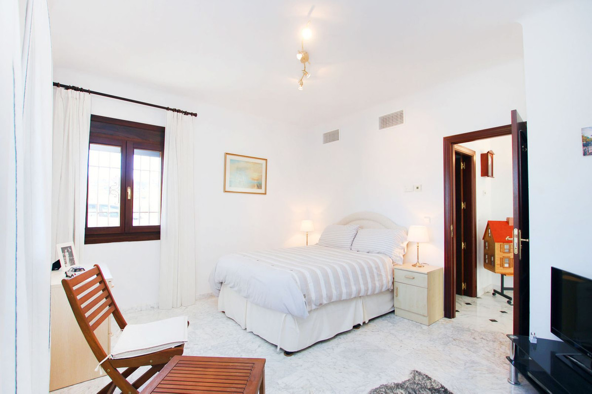 5 Bed Townhouse for sale in Ronda Costa Del Sol, Málaga, Spain