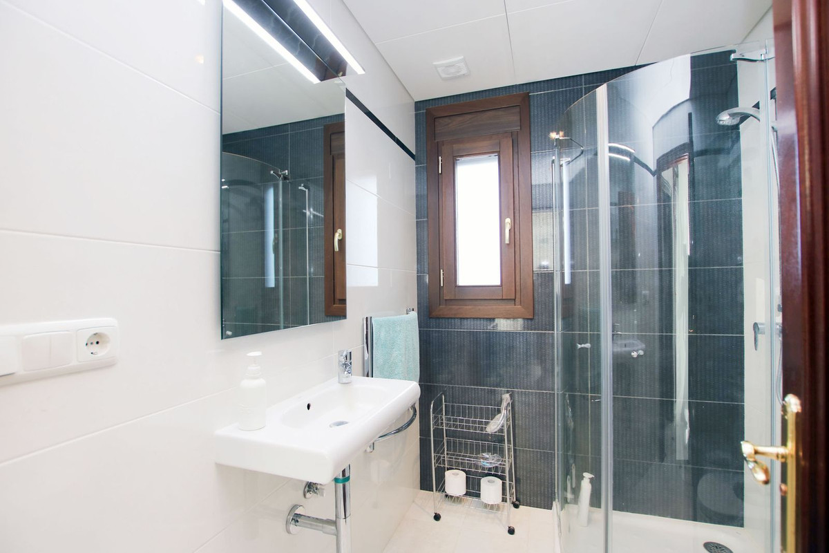 5 Bed Townhouse for sale in Ronda Costa Del Sol, Málaga, Spain