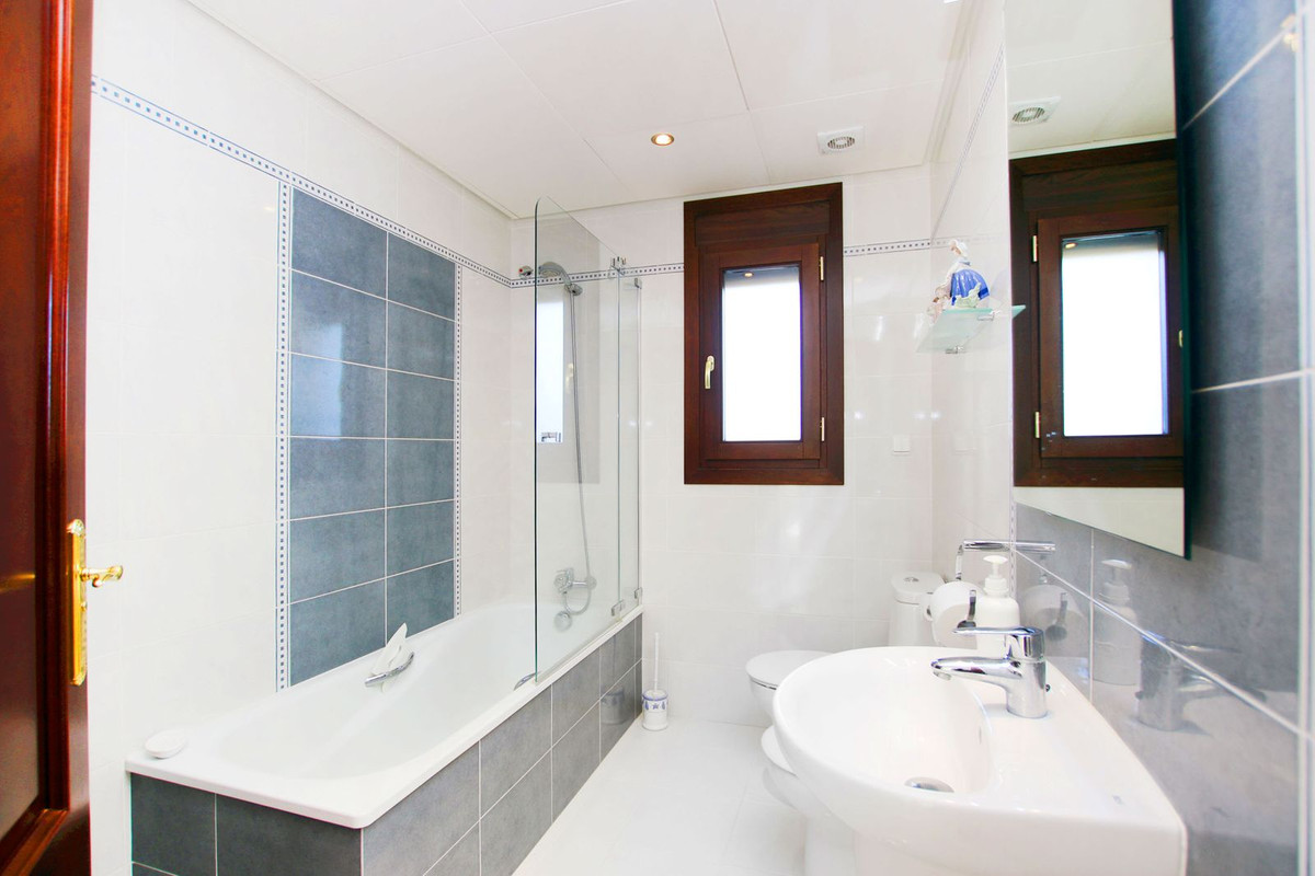 5 Bed Townhouse for sale in Ronda Costa Del Sol, Málaga, Spain