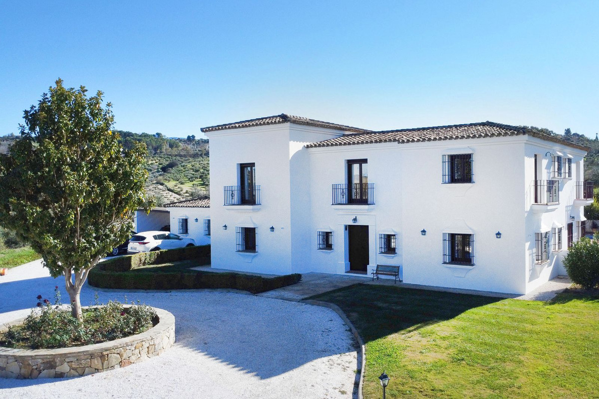5 Bed Townhouse for sale in Ronda Costa Del Sol, Málaga, Spain