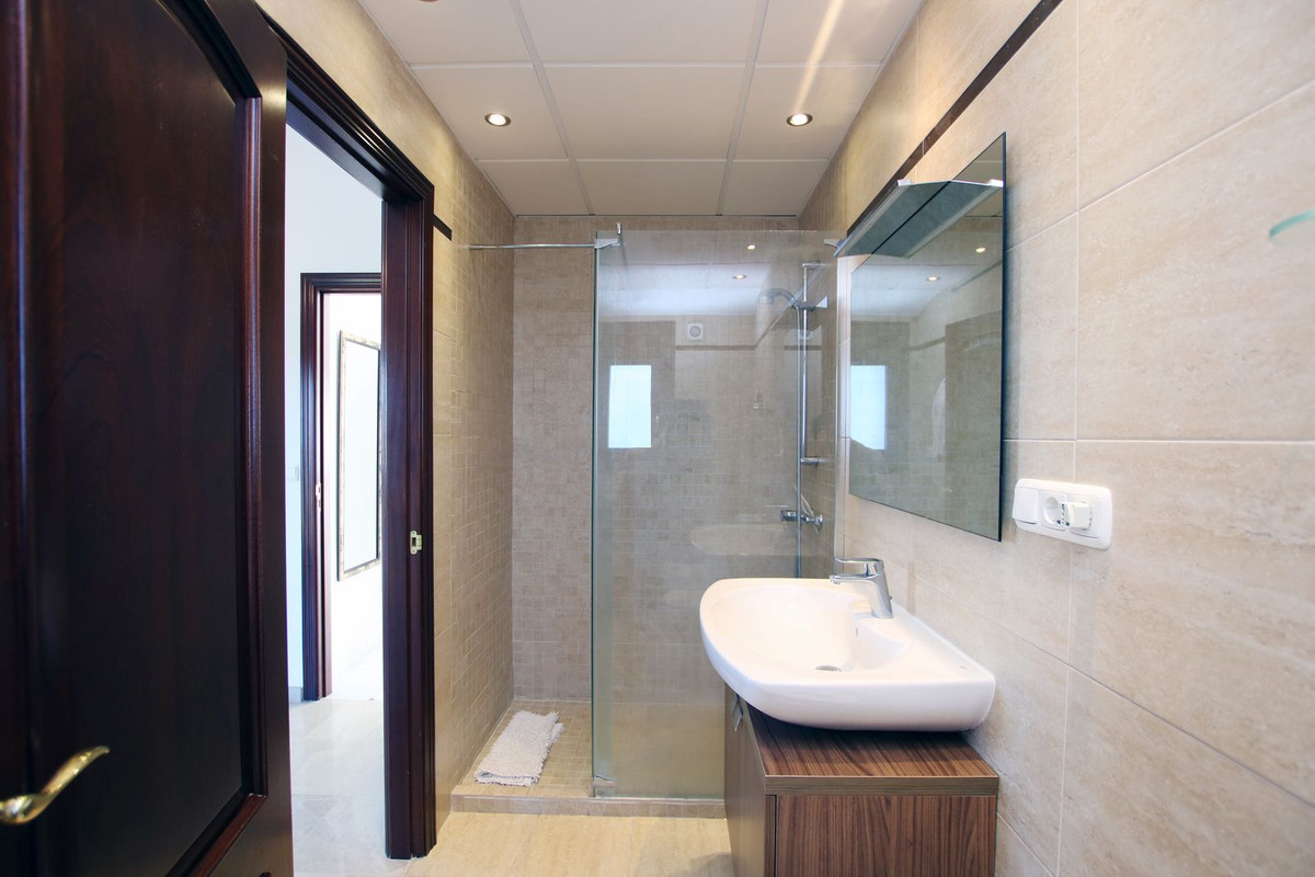 5 Bed Townhouse for sale in Ronda Costa Del Sol, Málaga, Spain