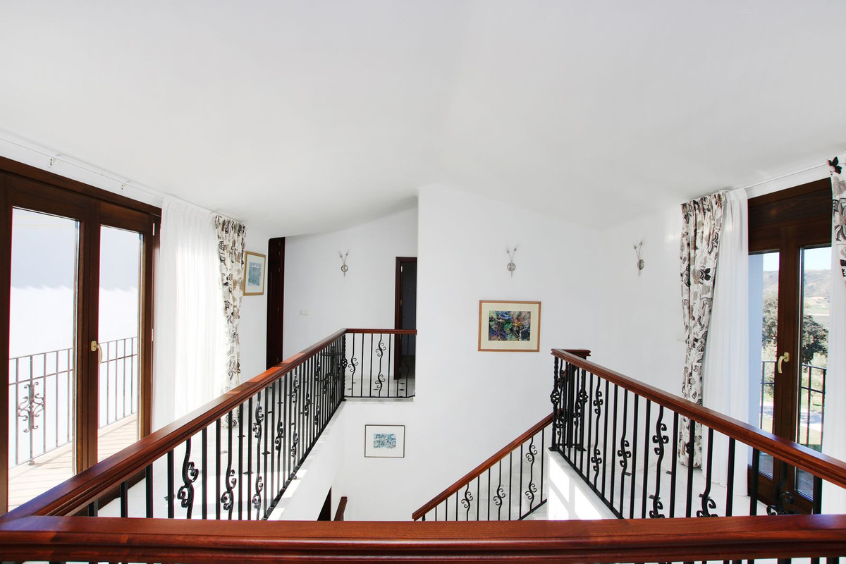 5 Bed Townhouse for sale in Ronda Costa Del Sol, Málaga, Spain