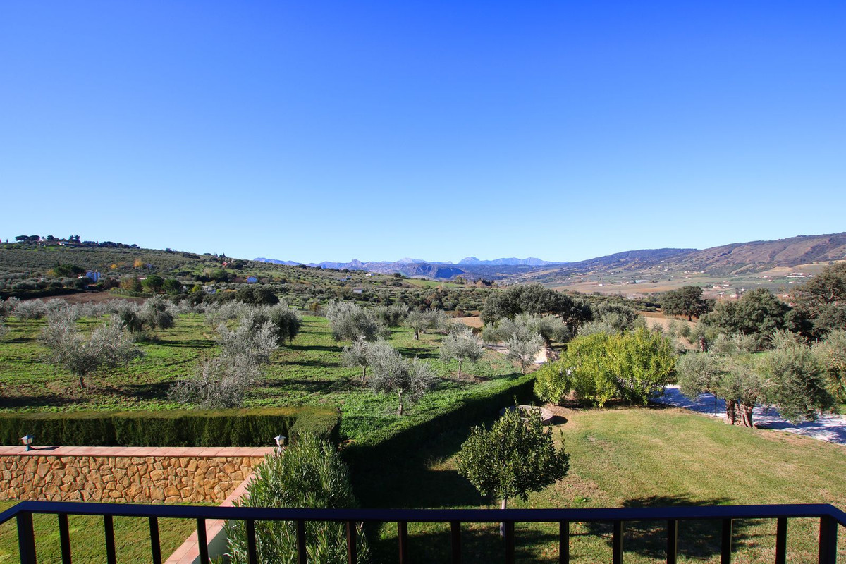 5 Bed Townhouse for sale in Ronda Costa Del Sol, Málaga, Spain