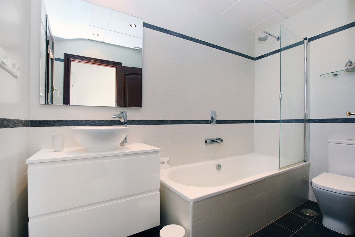 5 Bed Townhouse for sale in Ronda Costa Del Sol, Málaga, Spain
