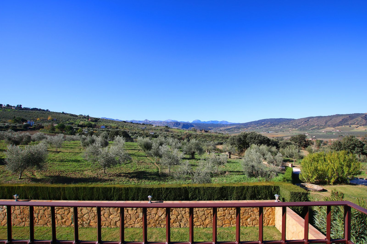 5 Bed Townhouse for sale in Ronda Costa Del Sol, Málaga, Spain