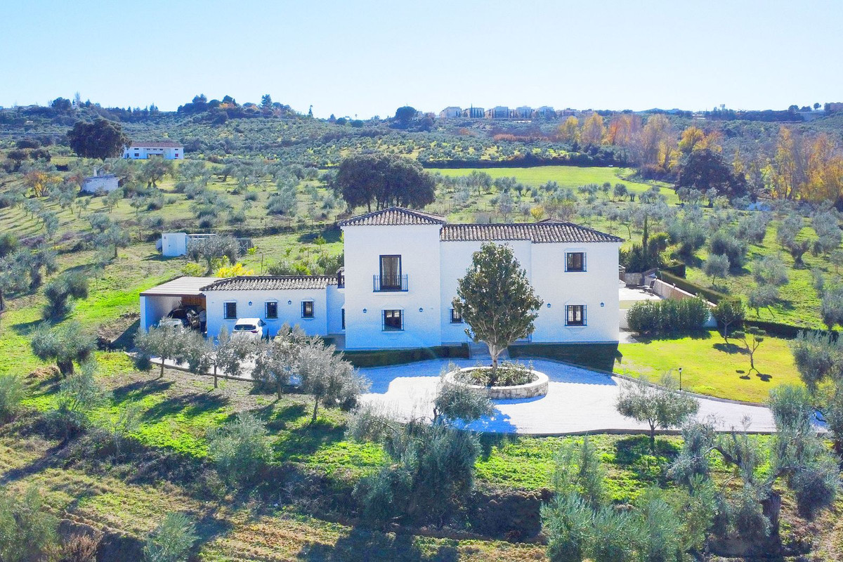 5 Bed Townhouse for sale in Ronda Costa Del Sol, Málaga, Spain