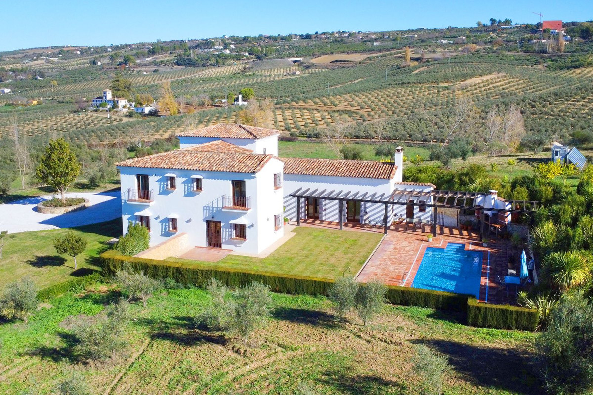 5 Bed Townhouse for sale in Ronda Costa Del Sol, Málaga, Spain