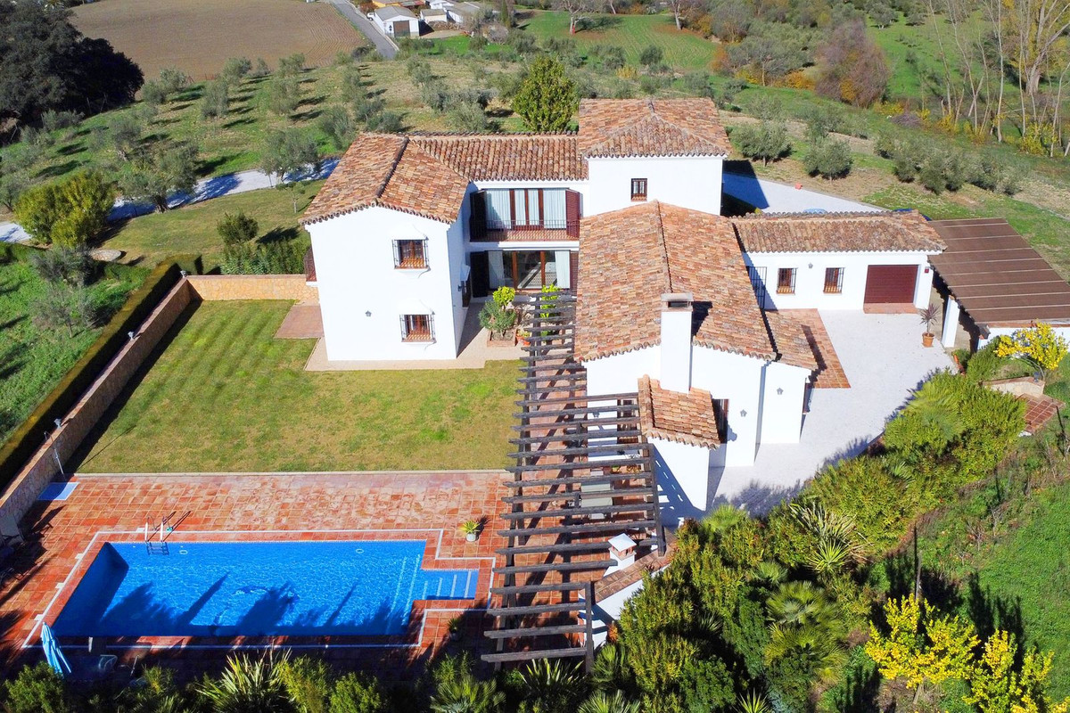 5 Bed Townhouse for sale in Ronda Costa Del Sol, Málaga, Spain