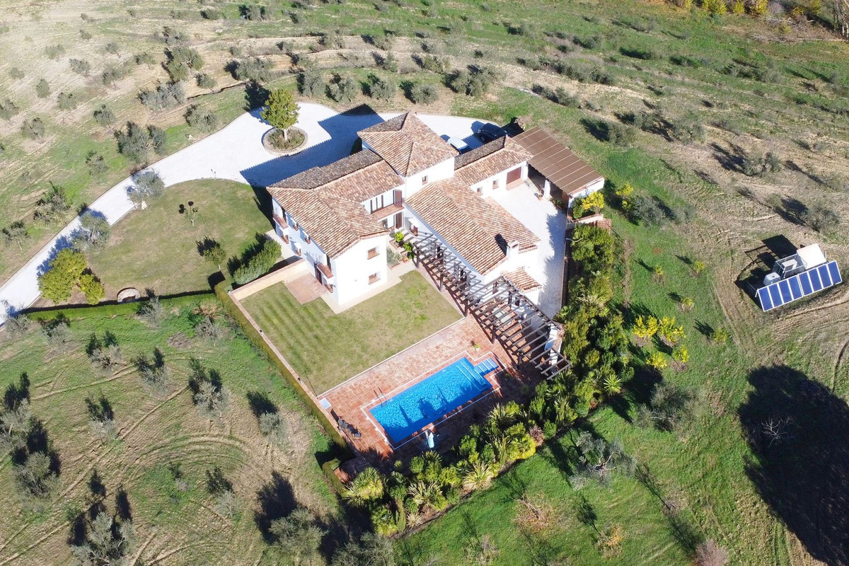 5 Bed Townhouse for sale in Ronda Costa Del Sol, Málaga, Spain
