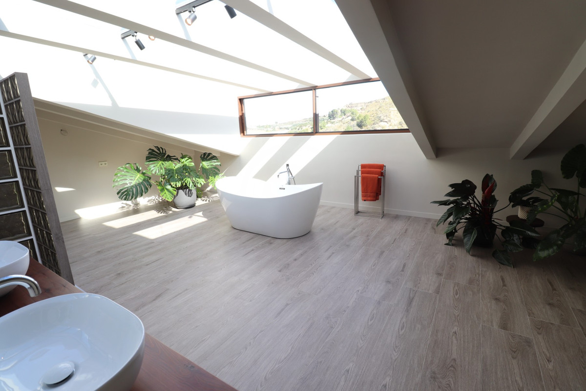5 Bed Townhouse for sale in Aspe Costa Blanca, Alicante, Spain