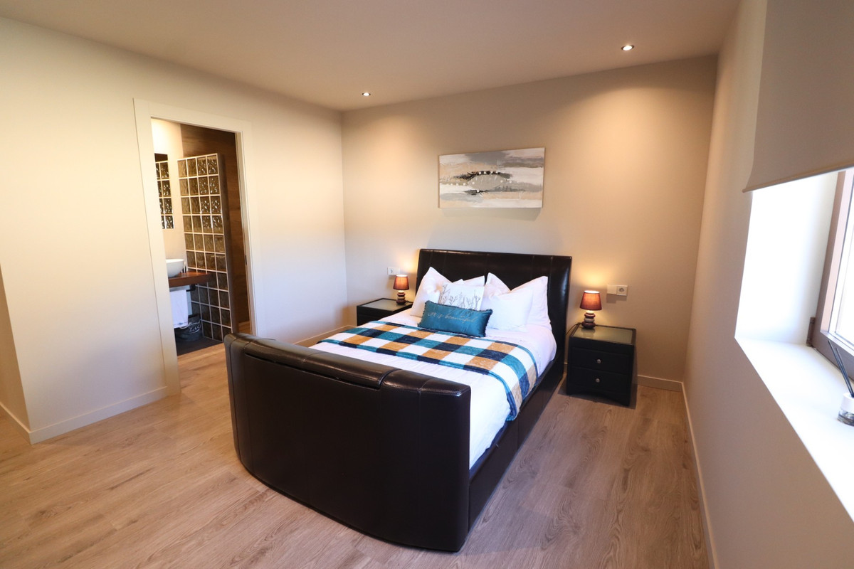 5 Bed Townhouse for sale in Aspe Costa Blanca, Alicante, Spain