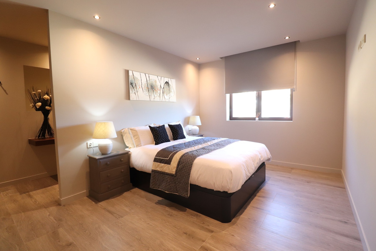 5 Bed Townhouse for sale in Aspe Costa Blanca, Alicante, Spain