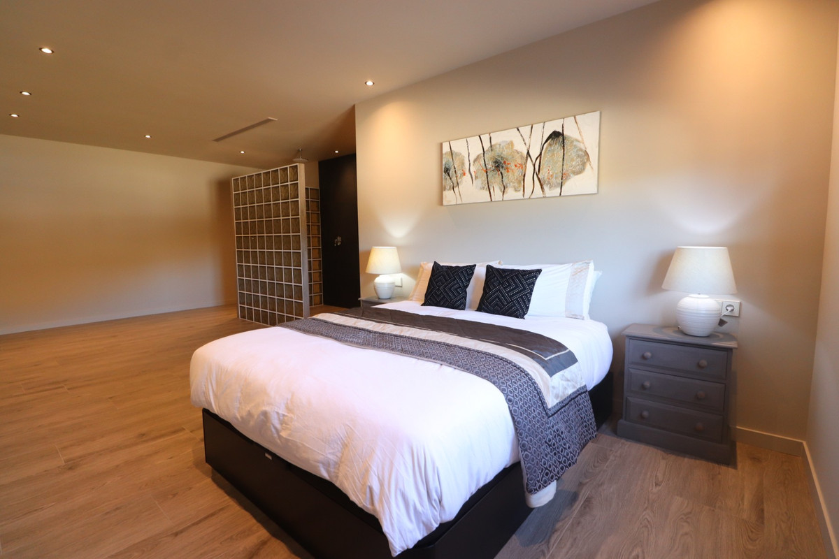 5 Bed Townhouse for sale in Aspe Costa Blanca, Alicante, Spain