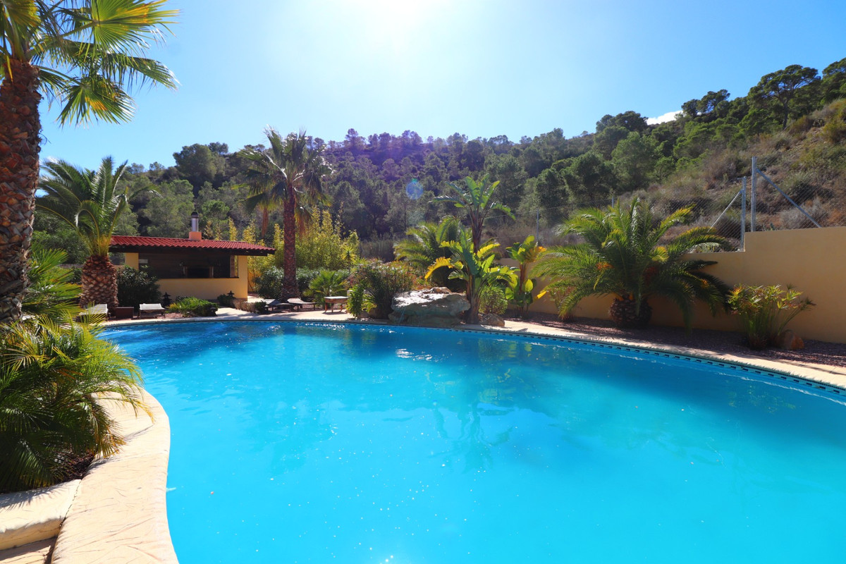 5 Bed Townhouse for sale in Aspe Costa Blanca, Alicante, Spain