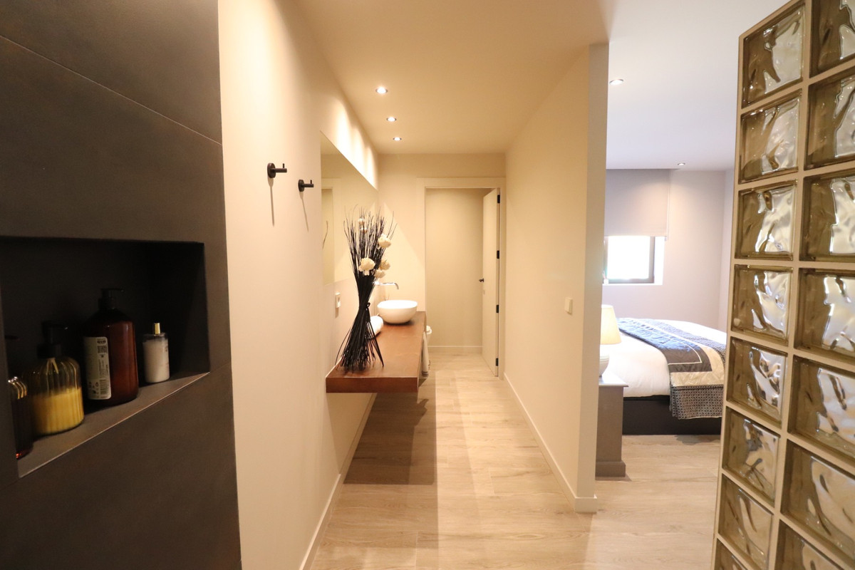 5 Bed Townhouse for sale in Aspe Costa Blanca, Alicante, Spain