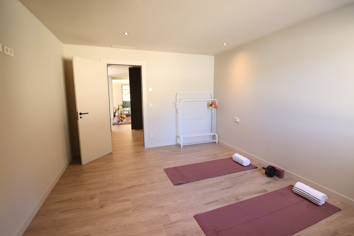 5 Bed Townhouse for sale in Aspe Costa Blanca, Alicante, Spain