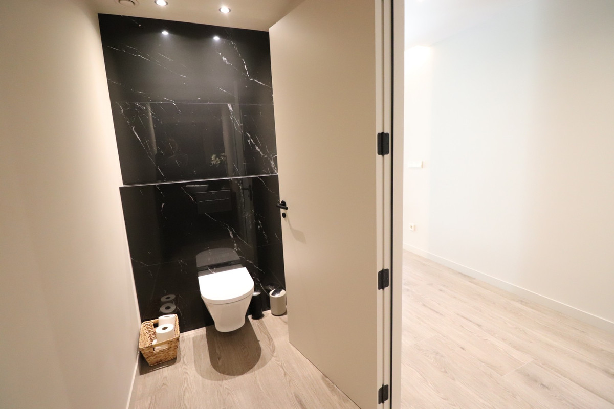 5 Bed Townhouse for sale in Aspe Costa Blanca, Alicante, Spain