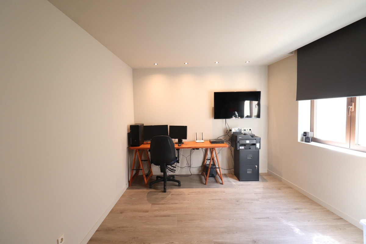 5 Bed Townhouse for sale in Aspe Costa Blanca, Alicante, Spain