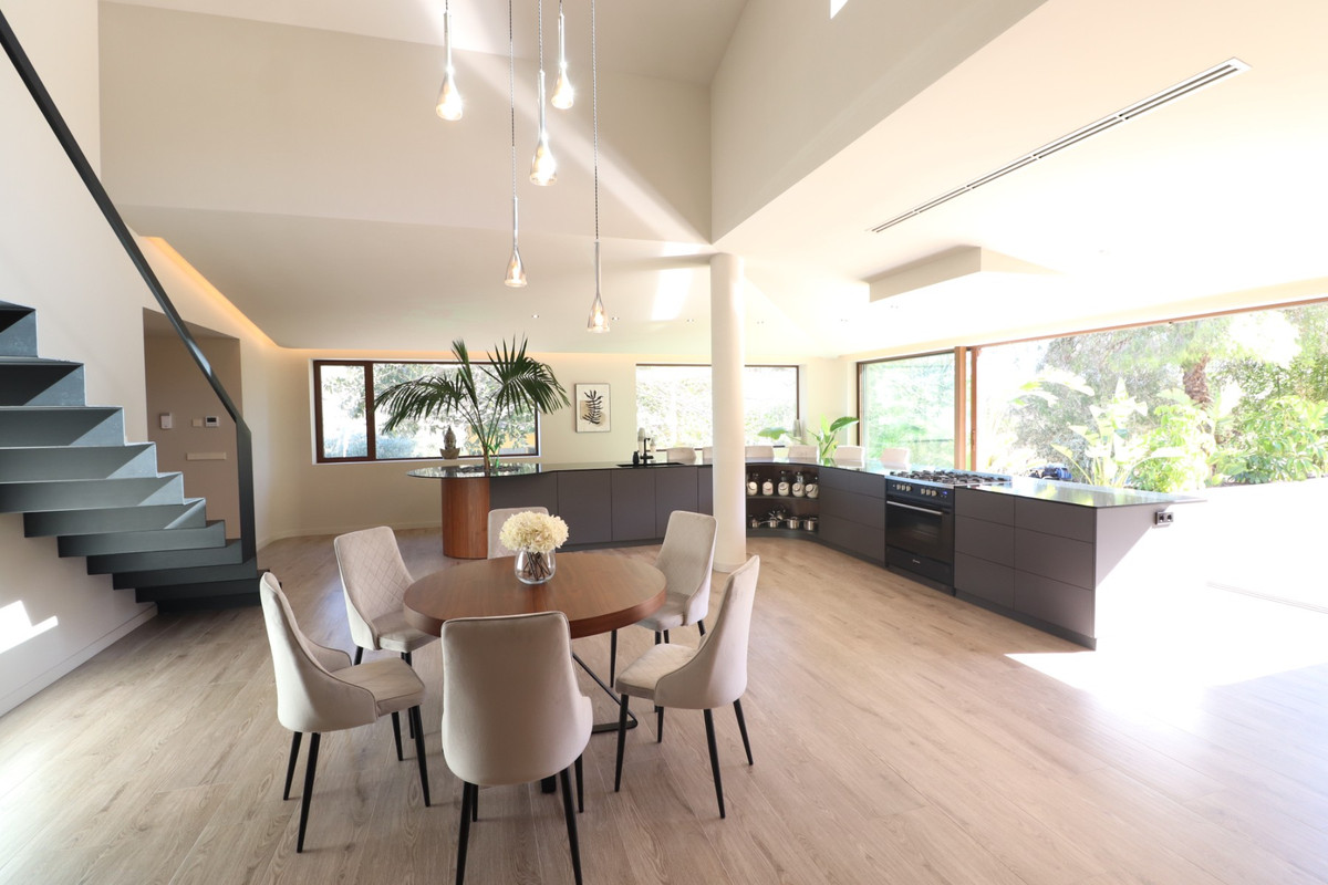 5 Bed Townhouse for sale in Aspe Costa Blanca, Alicante, Spain
