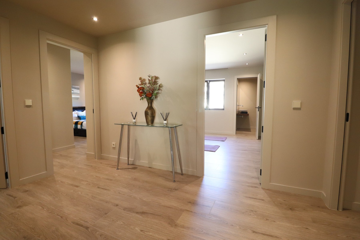 5 Bed Townhouse for sale in Aspe Costa Blanca, Alicante, Spain