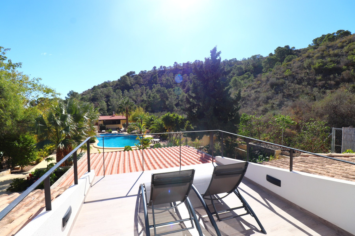 5 Bed Townhouse for sale in Aspe Costa Blanca, Alicante, Spain