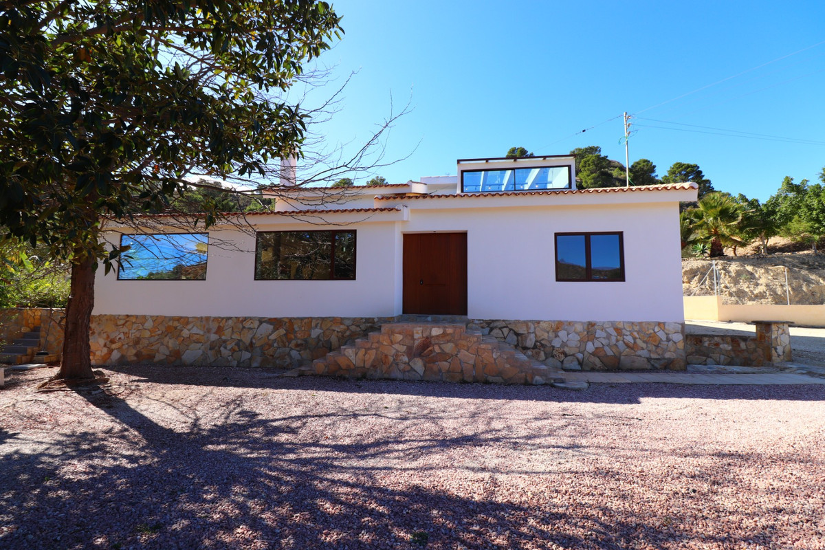 5 Bed Townhouse for sale in Aspe Costa Blanca, Alicante, Spain