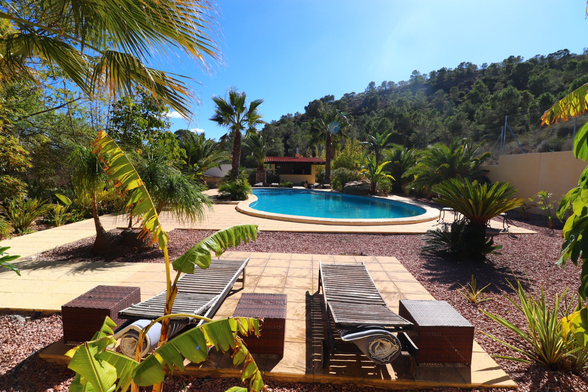 5 Bed Townhouse for sale in Aspe Costa Blanca, Alicante, Spain