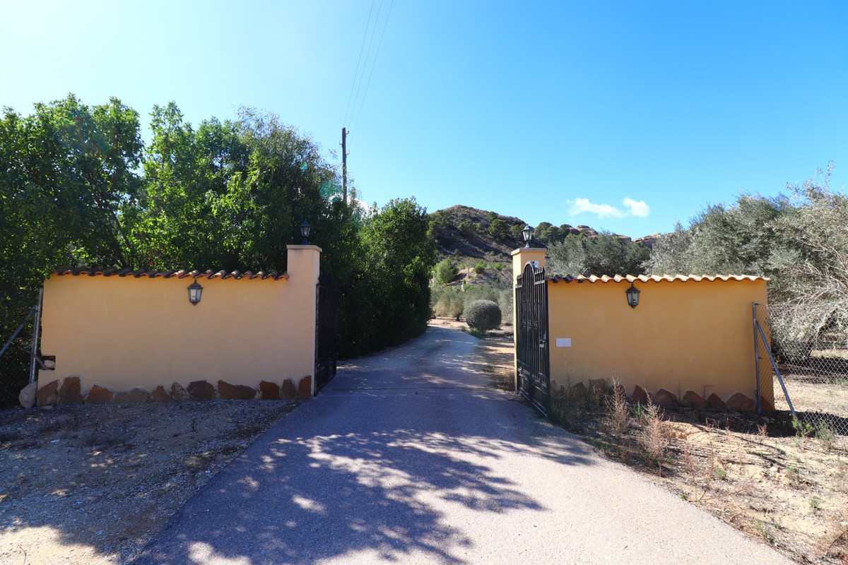 5 Bed Townhouse for sale in Aspe Costa Blanca, Alicante, Spain