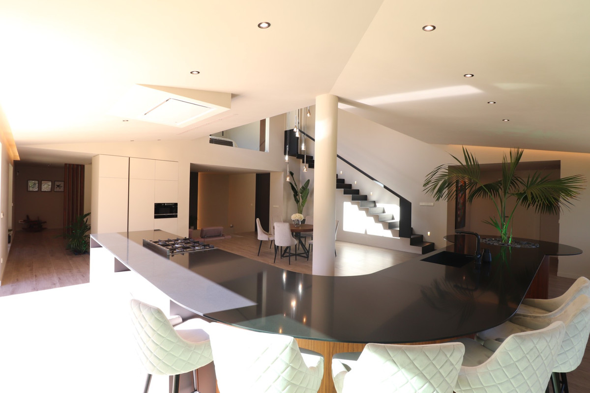 5 Bed Townhouse for sale in Aspe Costa Blanca, Alicante, Spain