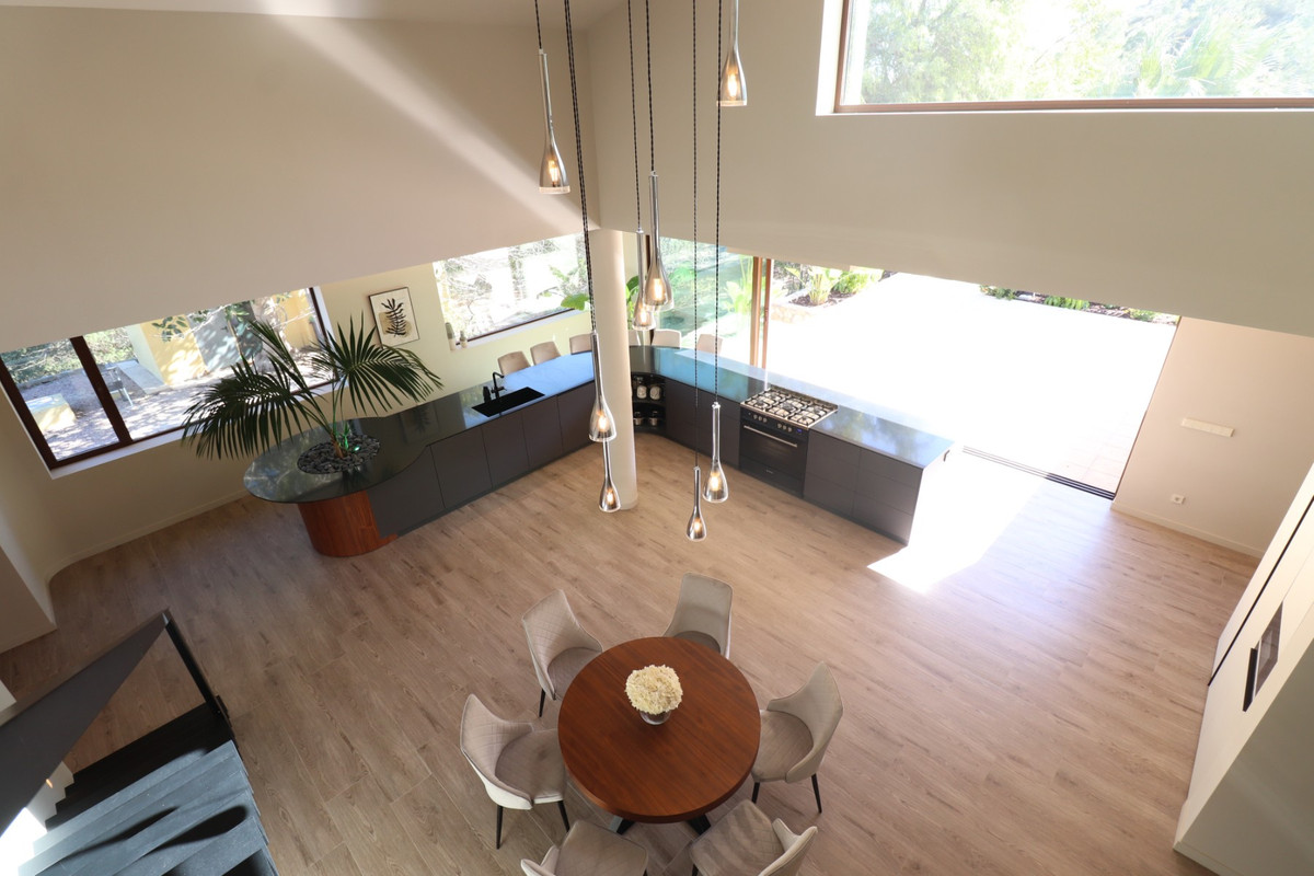 5 Bed Townhouse for sale in Aspe Costa Blanca, Alicante, Spain