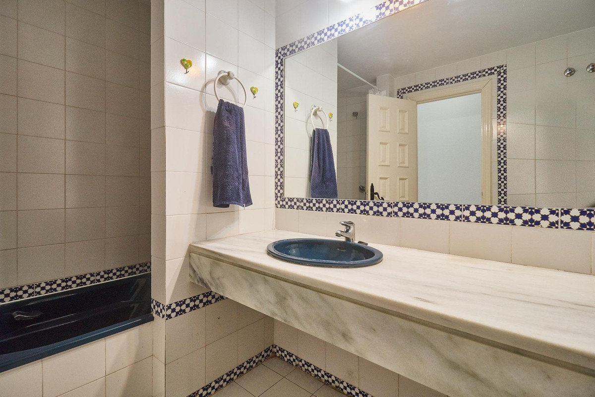 3 Bed Apartment for sale in Fuengirola Costa Del Sol, Málaga, Spain
