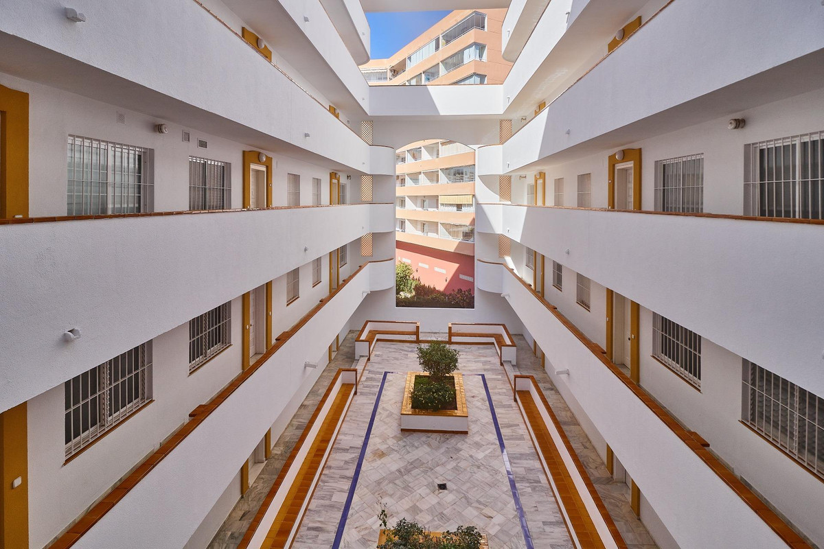 3 Bed Apartment for sale in Fuengirola Costa Del Sol, Málaga, Spain