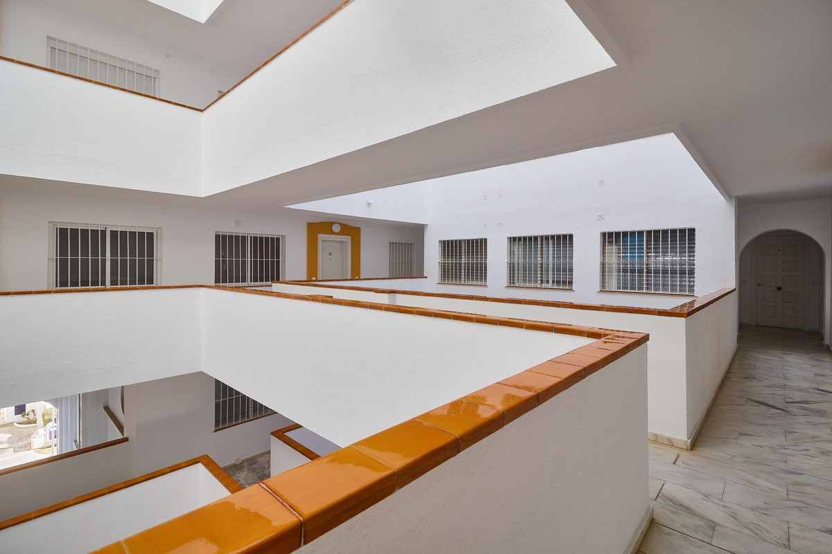 3 Bed Apartment for sale in Fuengirola Costa Del Sol, Málaga, Spain