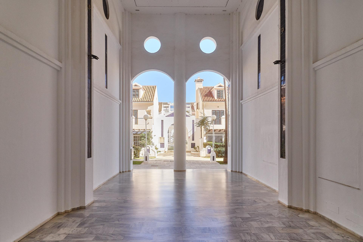 3 Bed Apartment for sale in Fuengirola Costa Del Sol, Málaga, Spain