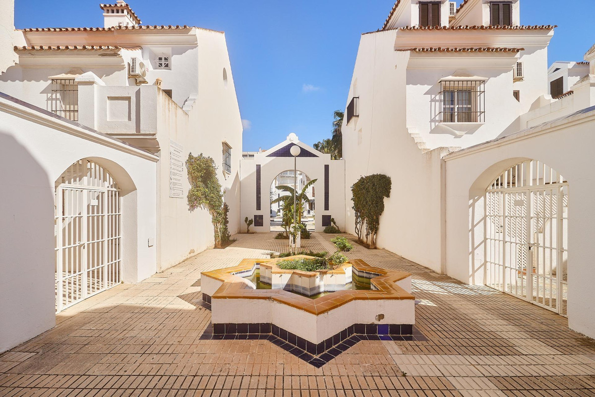 3 Bed Apartment for sale in Fuengirola Costa Del Sol, Málaga, Spain