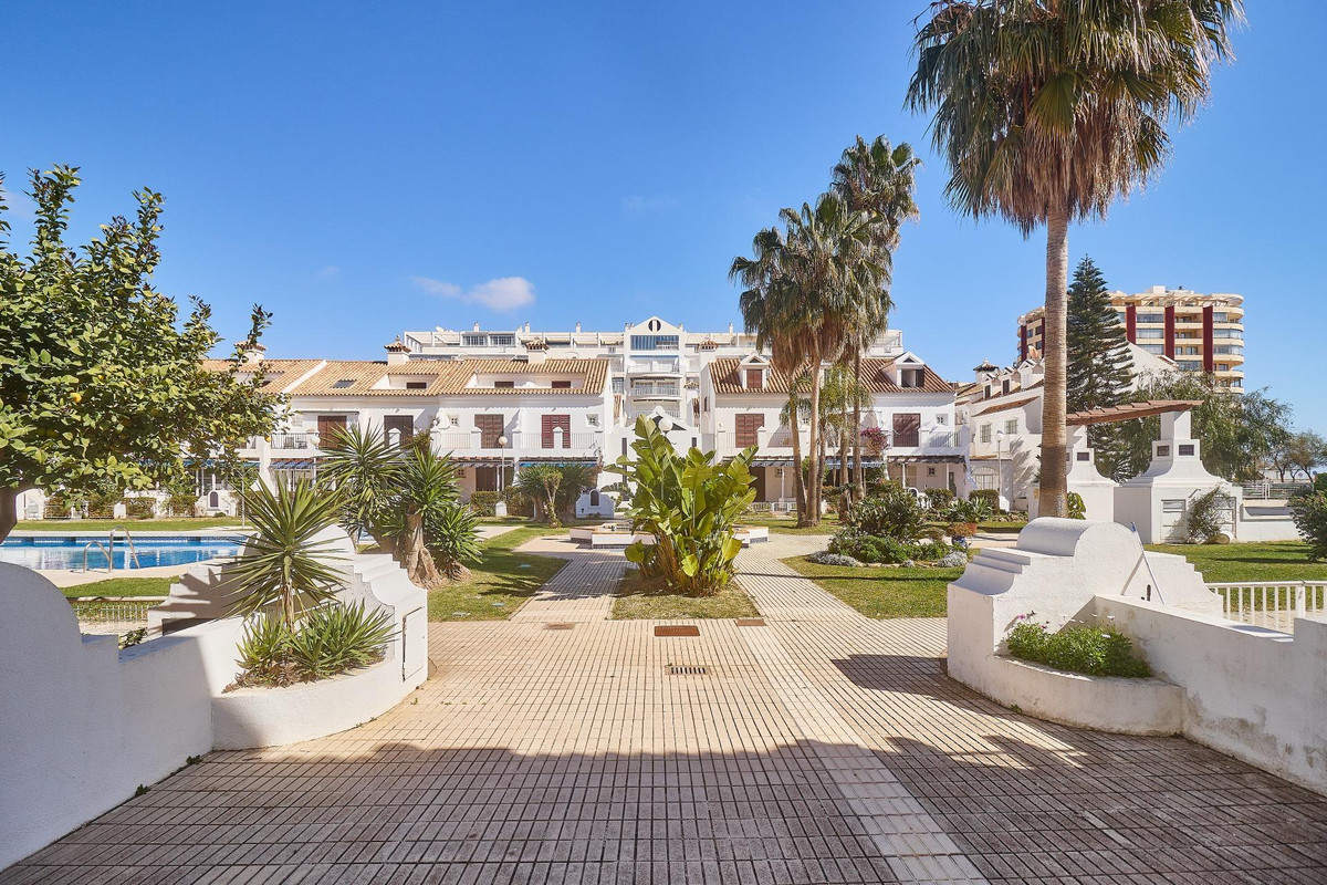 3 Bed Apartment for sale in Fuengirola Costa Del Sol, Málaga, Spain