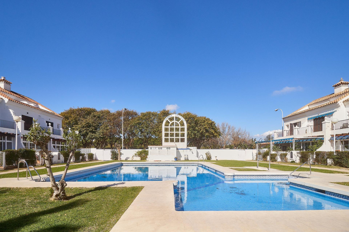 3 Bed Apartment for sale in Fuengirola Costa Del Sol, Málaga, Spain