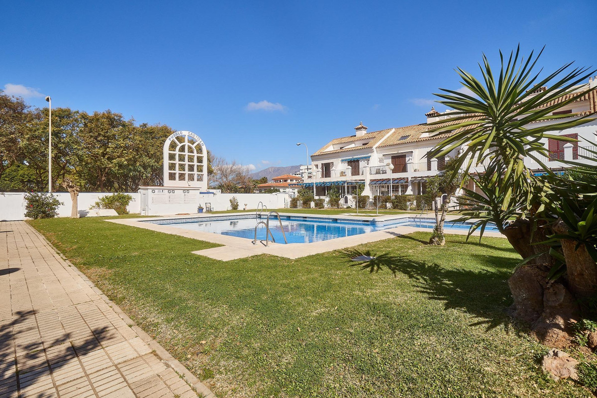 3 Bed Apartment for sale in Fuengirola Costa Del Sol, Málaga, Spain