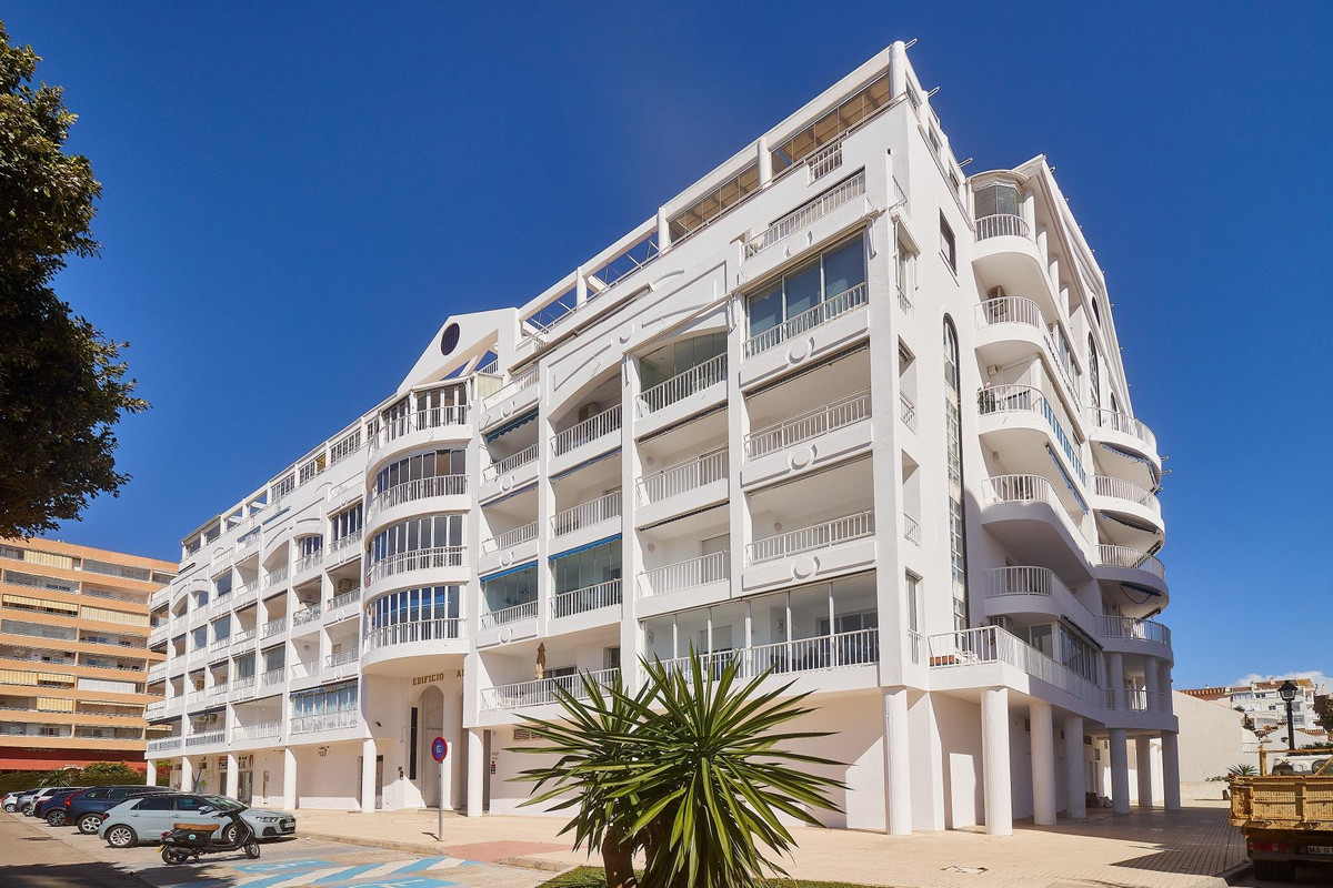 3 Bed Apartment for sale in Fuengirola Costa Del Sol, Málaga, Spain