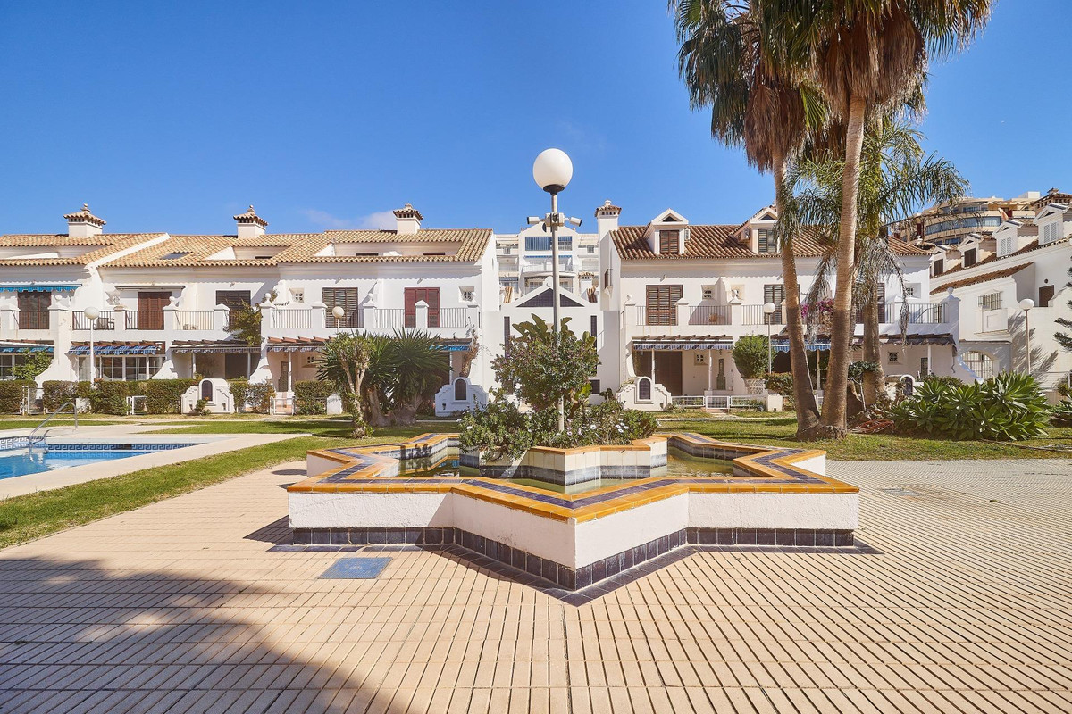 3 Bed Apartment for sale in Fuengirola Costa Del Sol, Málaga, Spain