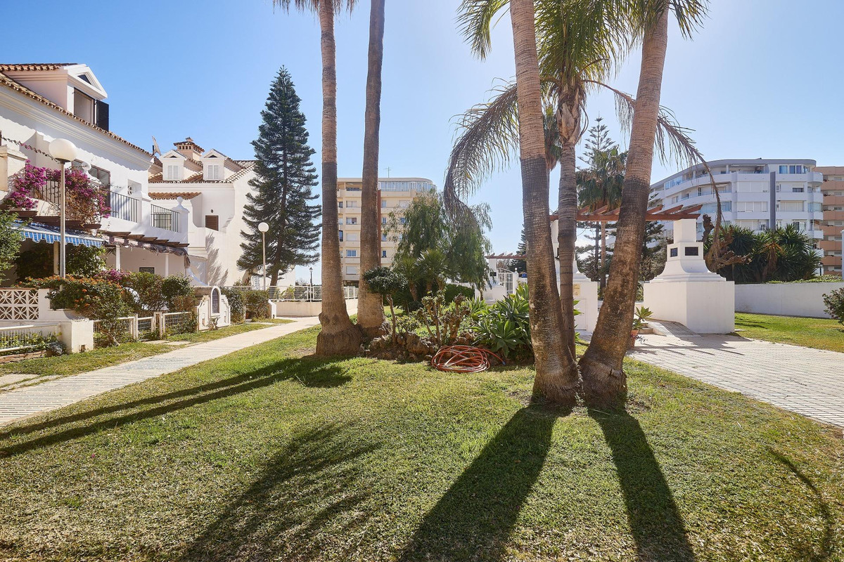 3 Bed Apartment for sale in Fuengirola Costa Del Sol, Málaga, Spain